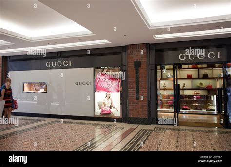 gucci store waterfront